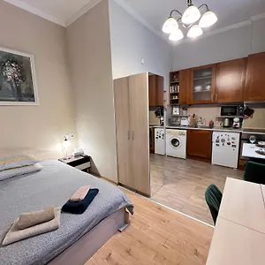 Apartment Budapest Cozy W Working Space And Wifi