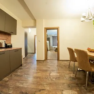 Crown Life Appartamento