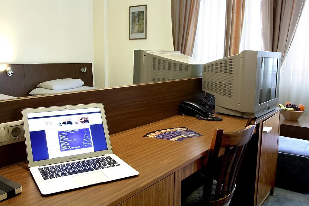 Diter Family Hotel Sofia 3*,